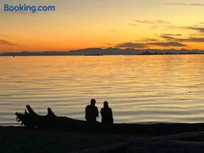 3BR Suite Near BC Ferries, Tsawwassen - Image 1