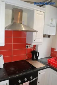 Three Bedroom Flat, Camborne Avenue W13 - Image 5