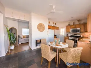 Mid Century Boho Casita - 3BR 2BA - Spacious yard - Image 1