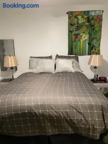 Oyster River Guest Room - Image 3