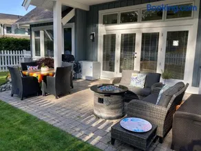 Qualicum Landing Coastal Cottage - Image 2