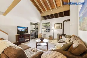 Lakeland Village 2 Bed Condo Pool View - Image 3