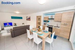 Blue Sky Apartments - Image 5