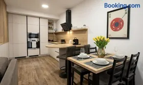 Black Lotus 3 I 24hr Self Check-in I City centre I Free parking - Image 1
