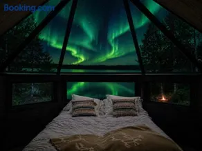 Private Aurora Glass Cabin & Lakeside Villa with Finnish Sauna - Image 1