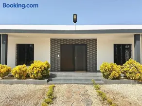 Luxurious 4 bedroom Villa next to the lagoon - Image 5