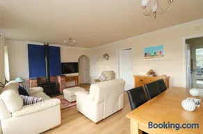 Holiday Bungalow, short drive to 7 Beaches! - Image 4