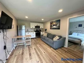 Great Lakes Resort - Jr Suite - Suite 2 - Image 3