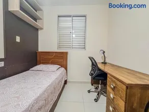 Apê elegante com ar-cond, vaga e ótima localização - Image 5