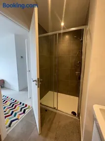 Bedroom in West Sussex with locks,Private Bathroom & Free Parking - Image 2