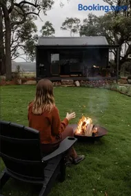 Wood-fired Hot Tub & Sauna, Tiny Cabin in Hunter Valley - Image 2