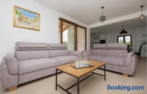 Luxurious Home In Donji Prolozac - Image 3