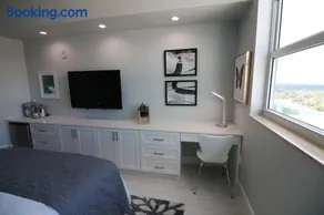 Renovated 21st Floor Private Unit located in Coconut Grove Hotel - Image 4
