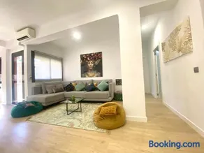 Barcelona Chic Apartments- Free Parking - 10 min BCN center by metro - Image 4
