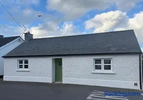 McGinns Cottage - Image 1