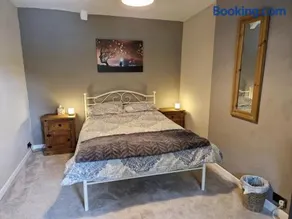 Cosy Riverside home - Image 5