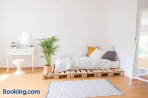 Große 3 Zimmer Wohnung mit Netflix in zentraler Lage - Image 3