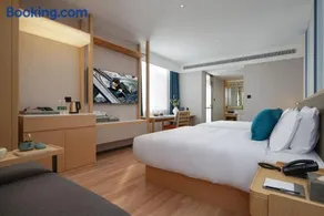 Mehood Lestie, Tianjin Meijiang Convention and Exhibition Center Flagship Store - Image 3