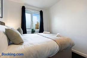 Applin House - 5 Bedroom Contractor Stay - Sleeps 10 - Parking & Wi-Fi - Image 2