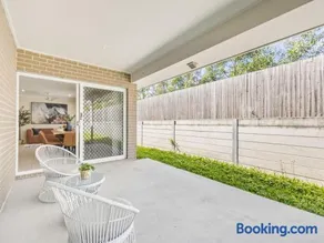 Stylish 4BR Family Retreat Peaceful and Convenient - Image 5