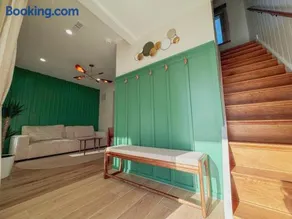 Elegant 3BR 2BA Entire Apartment Short Walk To The Beach Heart Of Wildwood - Image 2