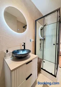 Moderný apartmán v centre Banskej Bystrice so súkromnou terasou a parkovaním - Image 1