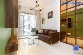 Home, Cosy&Luxury Apartment - 5mins to Airport, Free Pool&Gym, Airport Pick up Service - Image 4