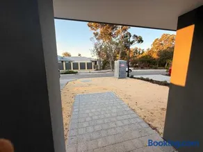 Coodanup Getaway with a bathroom in each room - Image 2
