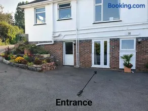 Lovely private studio room with own kitchen and bathroom. Set in the popular area of Shiphay in Torquay and only a short walk from Torbay Hospital - Image 3