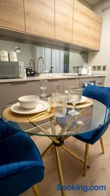 Royal Blue Luxury Apartment Rosebank - Image 1