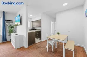 Stylish Apt North Shore 1BR - Image 3