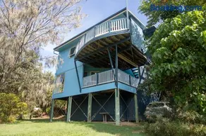 The Blue House - 100M TO BEACH, PET FRIENDLY, BIG HOUSE, SLEEPS 8 - Image 2