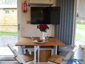 Merlin's Cabin - Image 5