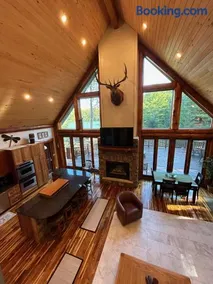 Evergreen Haven Lodge and Bunkhouse - Image 1