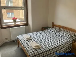 Edinburgh city centre flat - Image 5