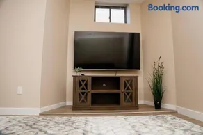 Luxury 3 Bedroom, 20 min to Boston, 15min Encore - Image 1