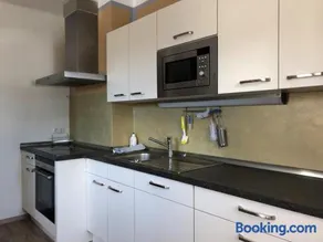 Holiday House Spanner - Image 3