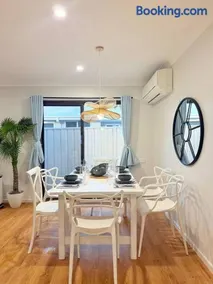 4Bed 2Bath in Capalaba Near Manly Habour, Shops & More - Image 3
