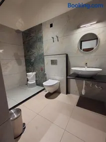 Hill Groves Home Stay - Image 3