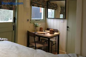 Spinney Wood Glamping, Oak Hut - Image 2