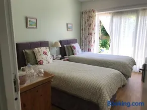Lilac Villa Guest House - Image 2