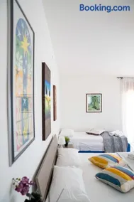 Queen's Bed & Breakfast - Image 2