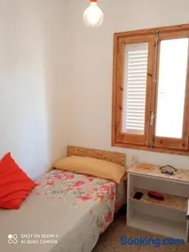 Apartament amb dues grans terrasses de 50 m2 i 16 m2 a 300 m de la platja - Image 2