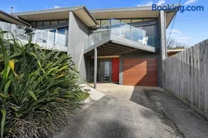 Inn Off The Reef - Image 1