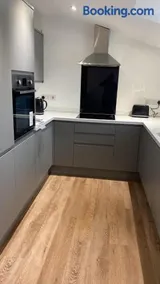 2 Bedroom Central Apartment - Image 2