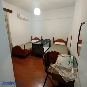 Vintage Apartment Preveza - Image 2
