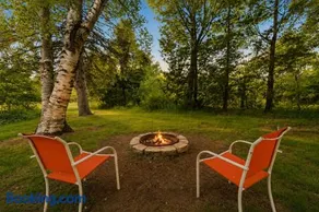 New Era Farmhouse, Jacuzzi Tub & Orchard Views - Image 5