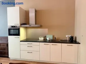 historic city apartment with private parking - Image 4