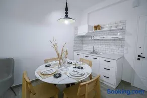 Luxury Central Studio - Image 1