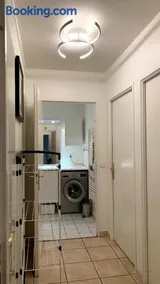 Apartment 2 bedrooms with garden, 3 mins walk from subway - Image 2